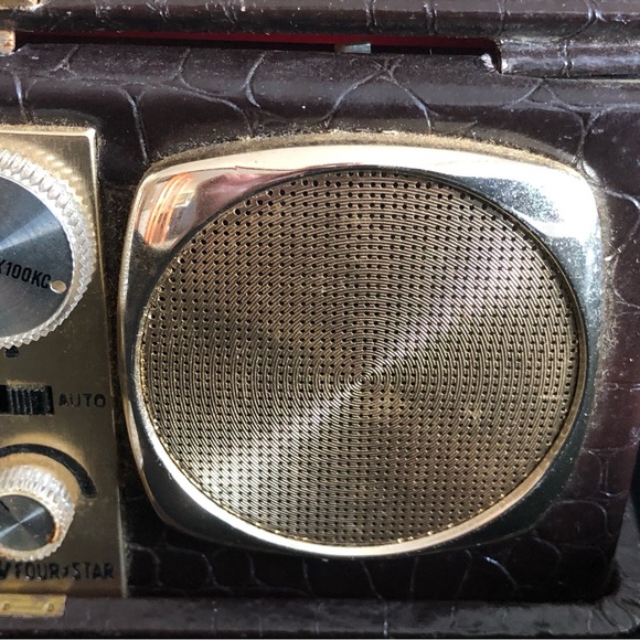 Vintage Leather Bound Travel Radio/Alarm Clock - Picture 4 of 12